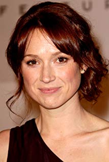 How tall is Ellie Kemper?